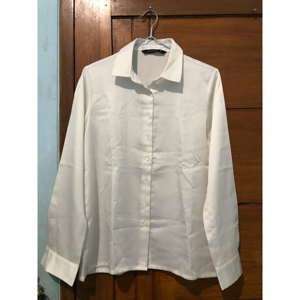 kemeja putih satin the executive