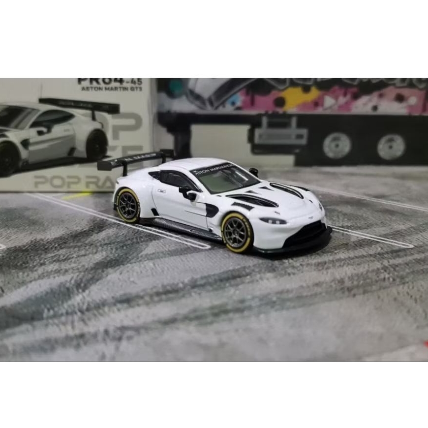 Pop Race Aston Martin GT3 Putih