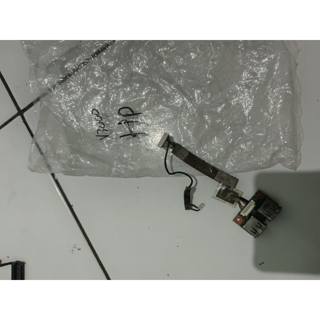 HP V3000 Smallboard konektor usb