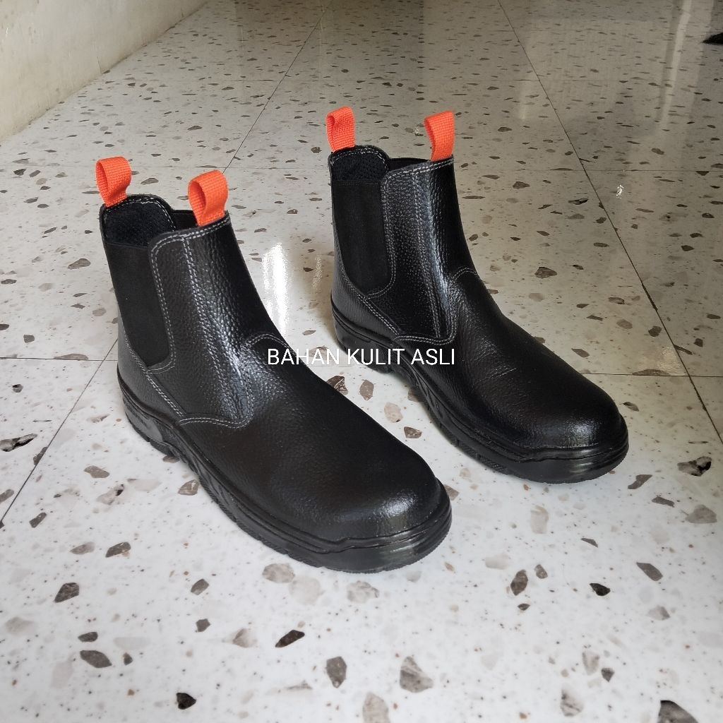 sepatu safety slip on karet,bahan kulit sapi,sol karet mentah
