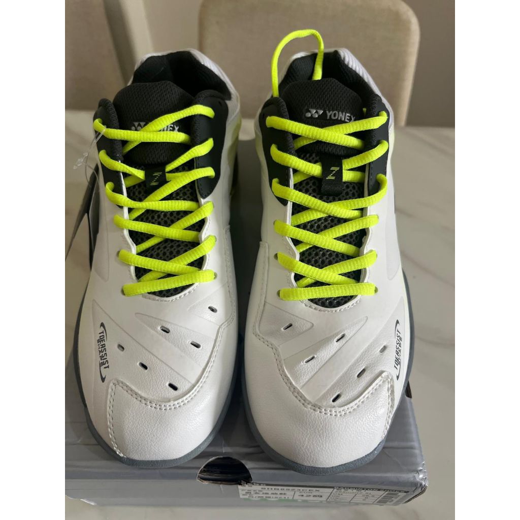 sepatu badminton SHB65Z3CEX putih hijau