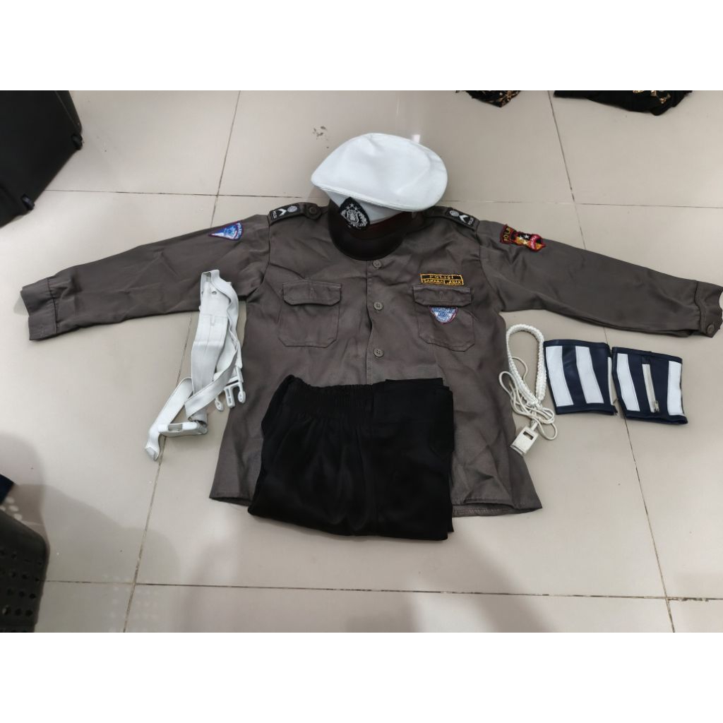 Satu set baju polisi anak kecil preloved