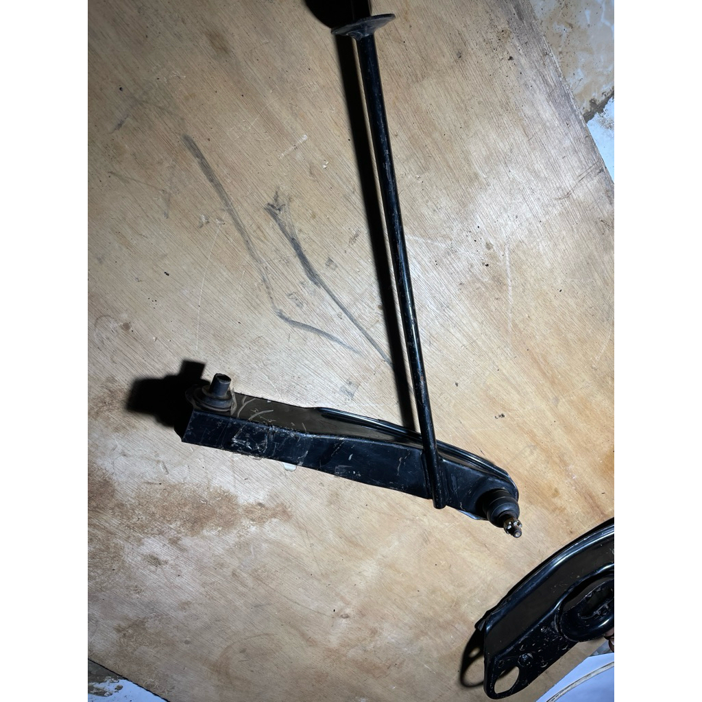 lower arm/kampak daihatsu S88 S89 espas RH kanan