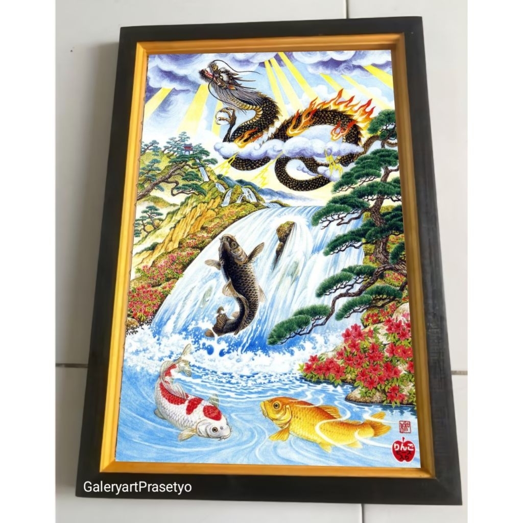 Hiasan Dinding Dengan Bingkai Kayu | Uk:45cm x 65cm | Lukisan Cetak Ikan Koi Melompat