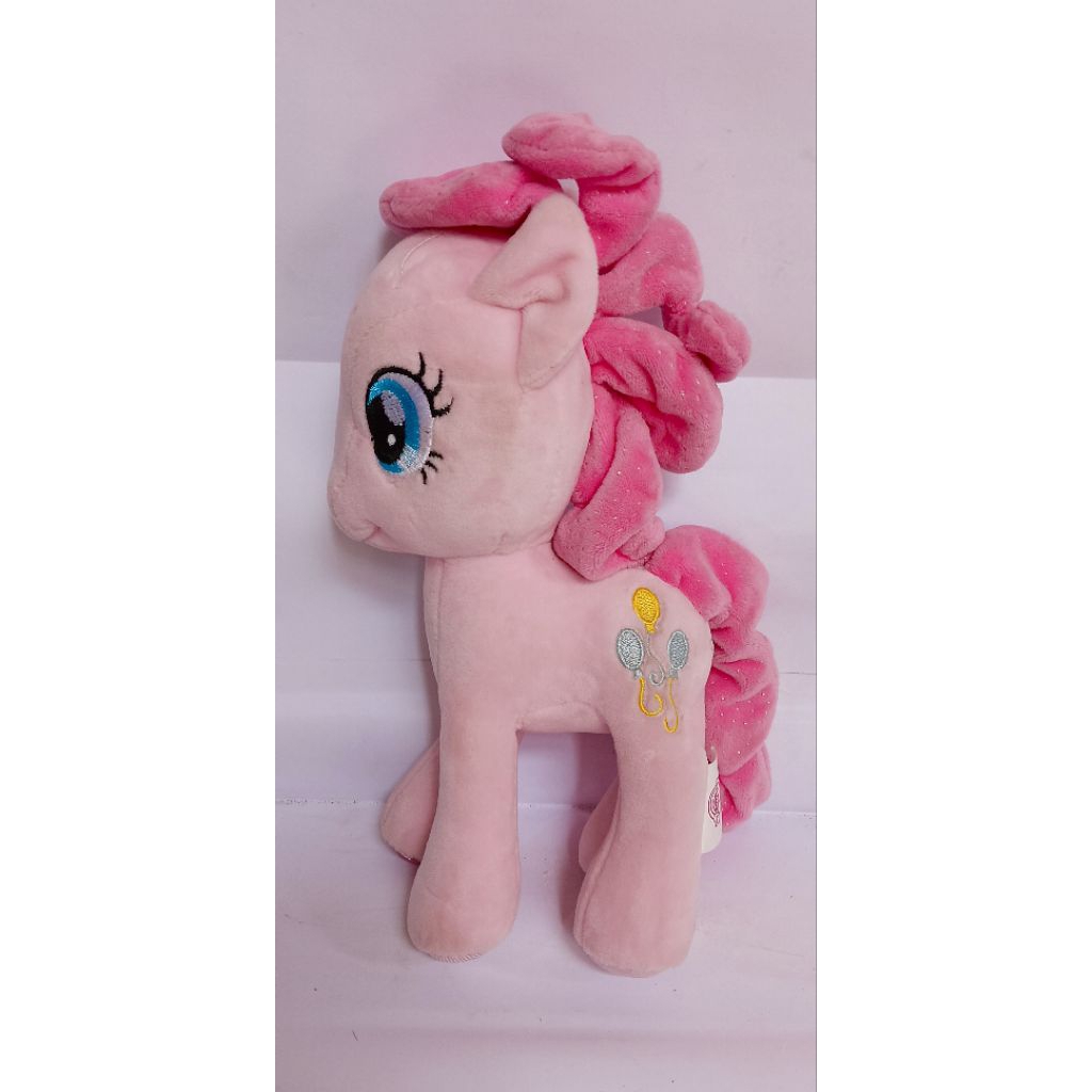 Boneka Pinkie Pie mainan populer My Little Pony.