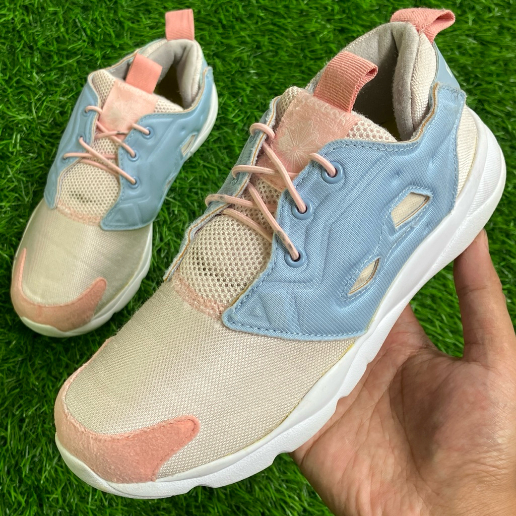 Sepatu REEBOK Furylite sneakers size 32,5