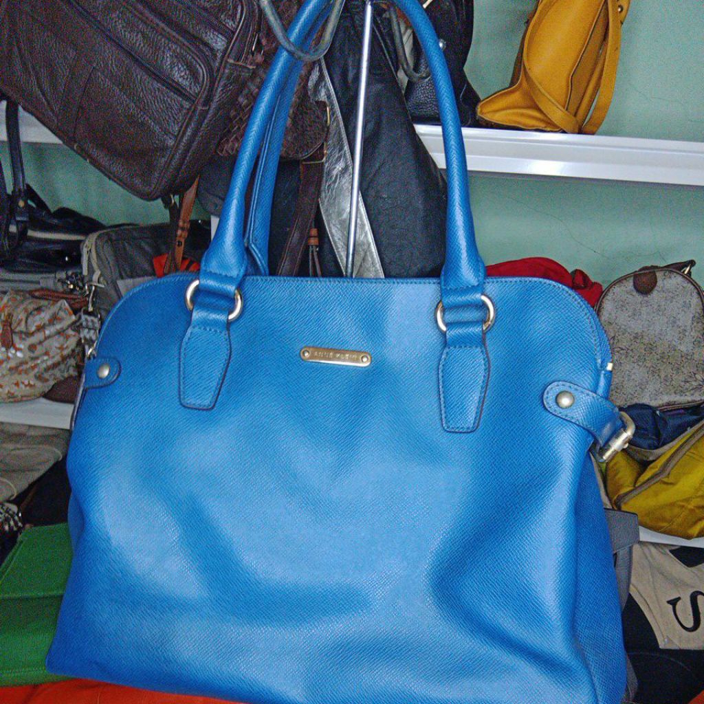 Tas pesta Anne Klein biru