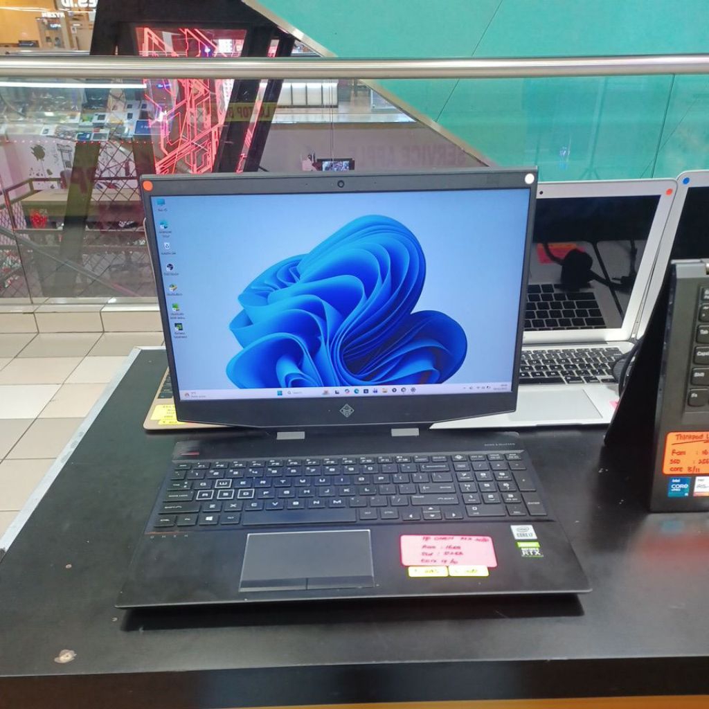 laptop hp omen 15 dh1072tx core i7 10750H ram 16gb ssd 512gb rtx 2080 1081