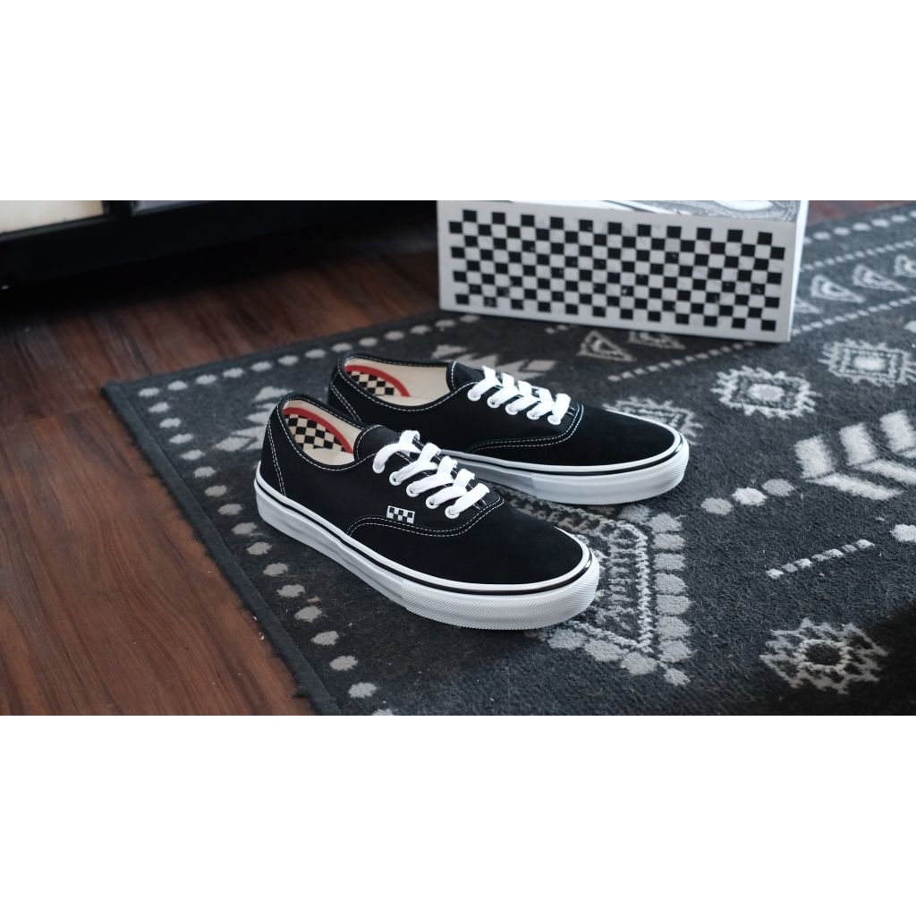 Vans Authentic Skate Black White