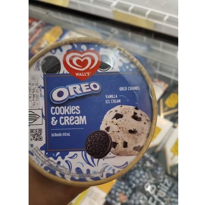 Es krim Walls Oreo rasa vanilla cookies and cream 410 ml