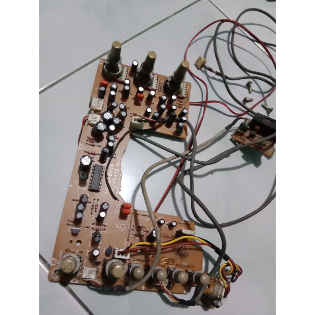 Tone Control Speaker Aktif Polytron Pas28 normal