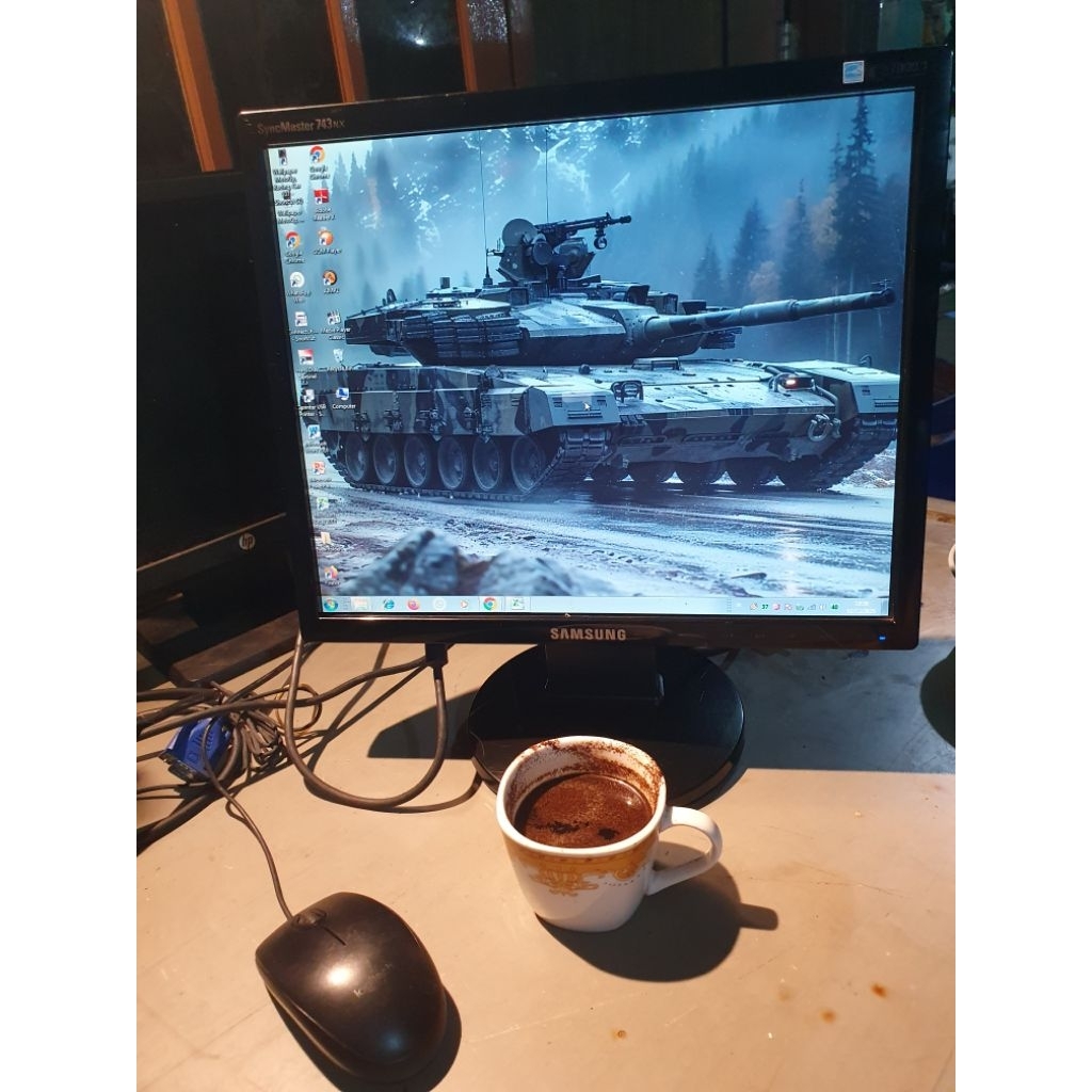 lcd monitor  samsung 17 inch kotak (bergaransi)