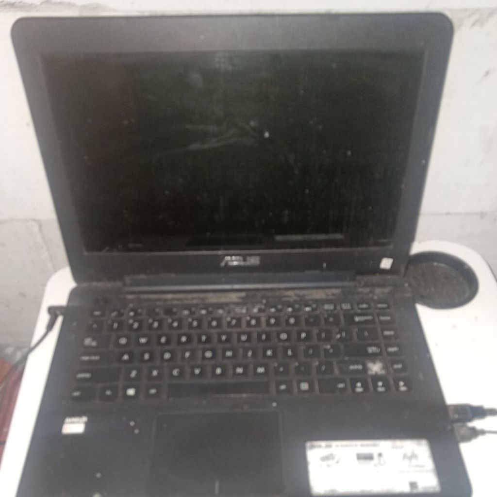 LAPTOP BEKAS ASUS x454y