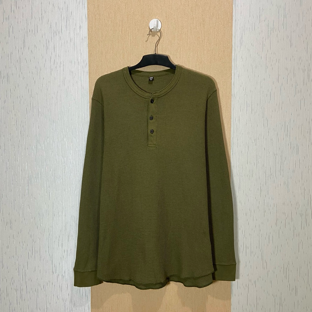 Long Sleeve UNIQLO Waffle Kerah Henley Unisex / Size XL
