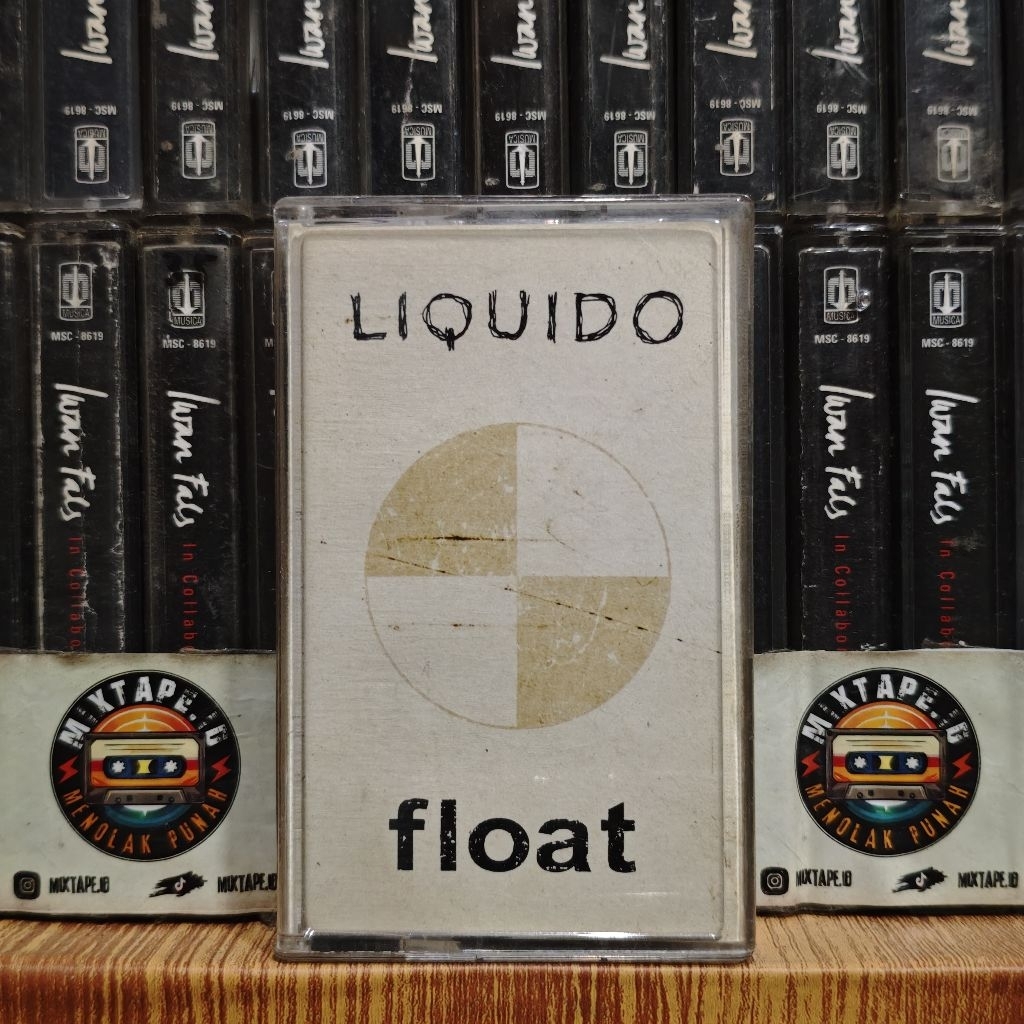 Kaset - Liquido - Float - Kaset Pita - Radio Tape - Radio - Pemutar Kaset - Retro - Classic - Casset