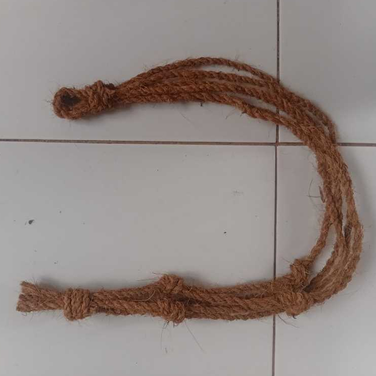 POT GANTUNG SABUT KELAPA / GANTUNGAN POT BUNGA / POT ANGREK / PANJANG +/- 70 CM