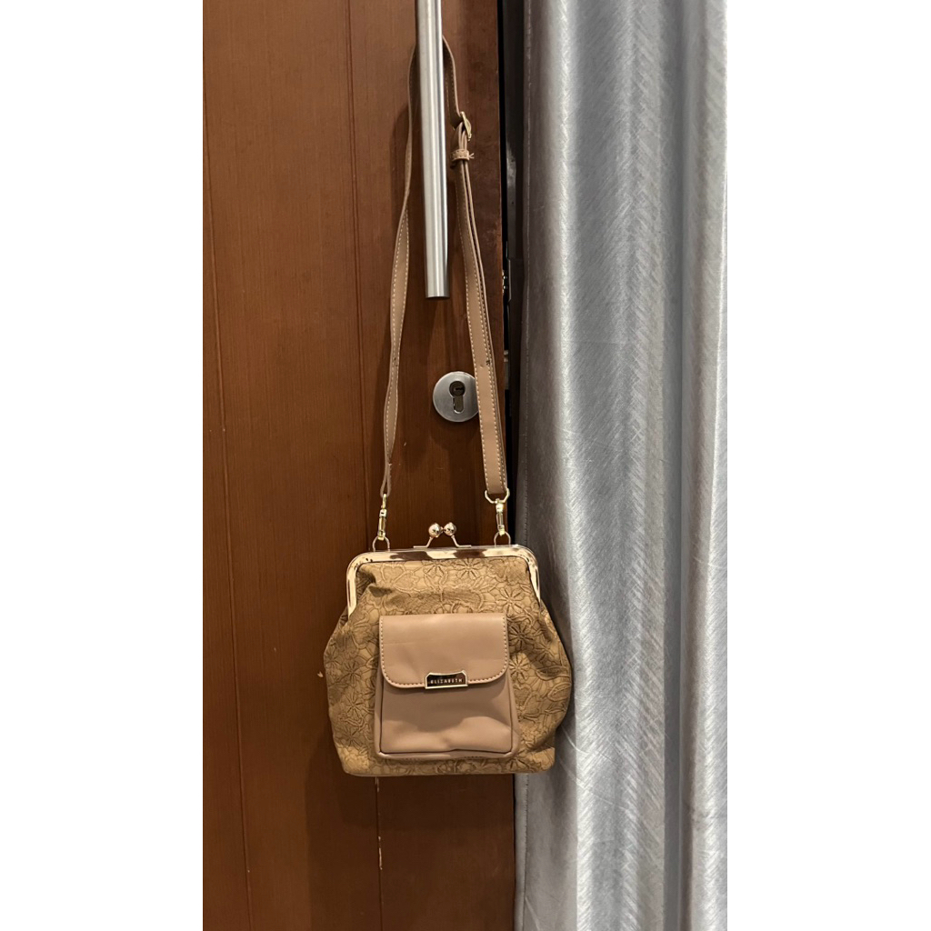 Tas Elizabeth Jassapine Sling Bag