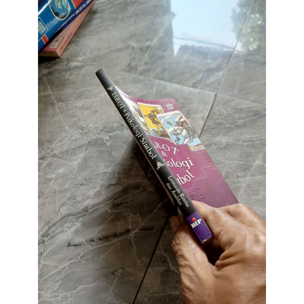 TAROT & Psikologi Simbol-Leonardo Rimba dkk-Di GB2 kode M1