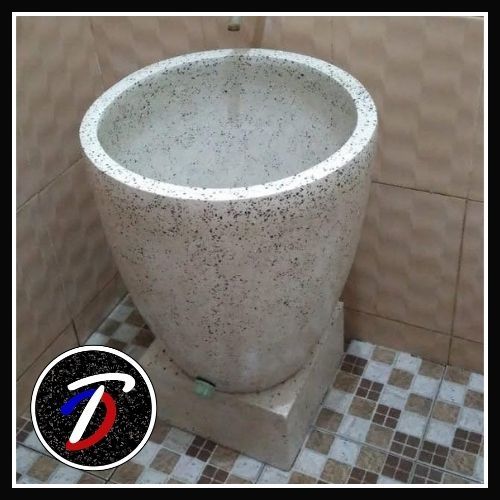 Bak mandi minimalis teraso bintik hitam