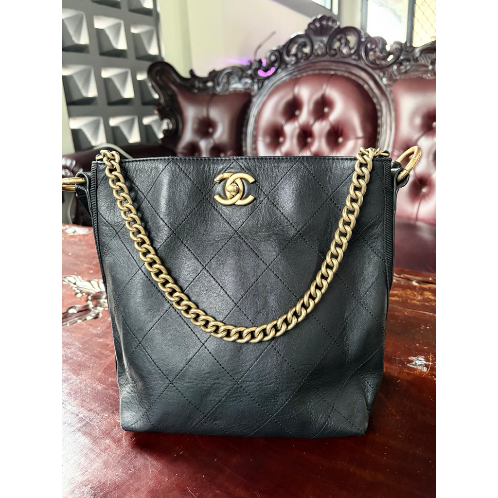 Chann*l Button Hobo Bag Preloved