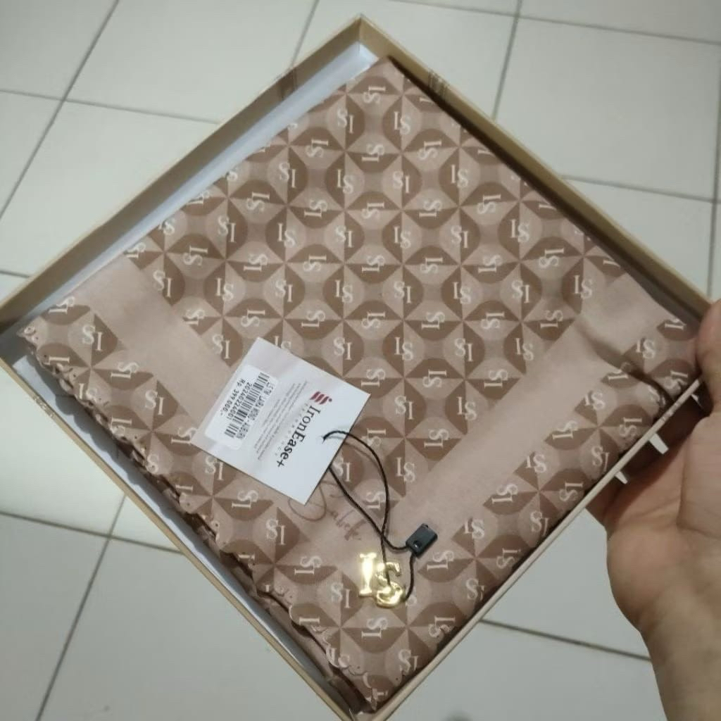 Preloved | Lasabelle Laira Monogram | Motif Auburn | Box Lengkap