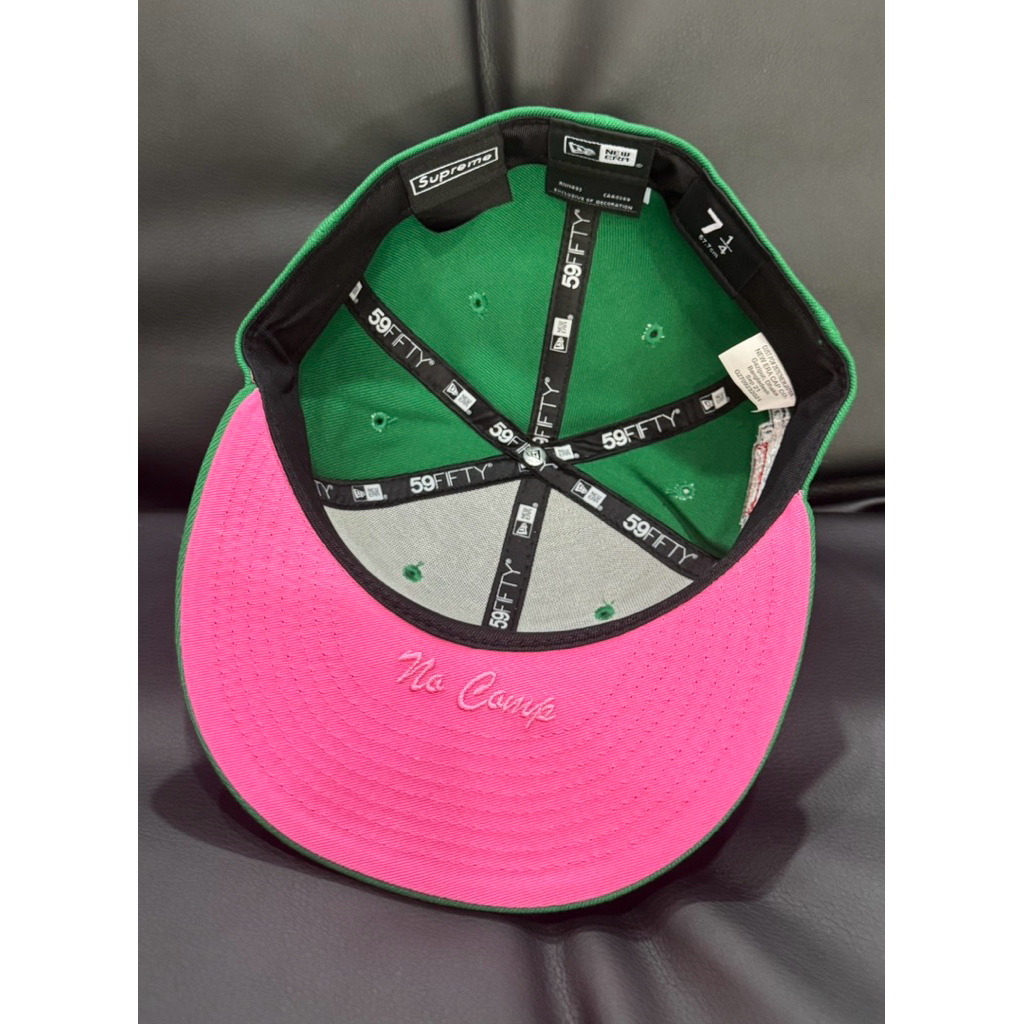 No comp Logo box supreme x new era