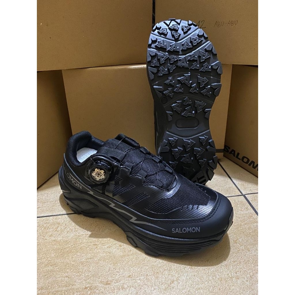 Sepatu Trail Running Salomon BOA system