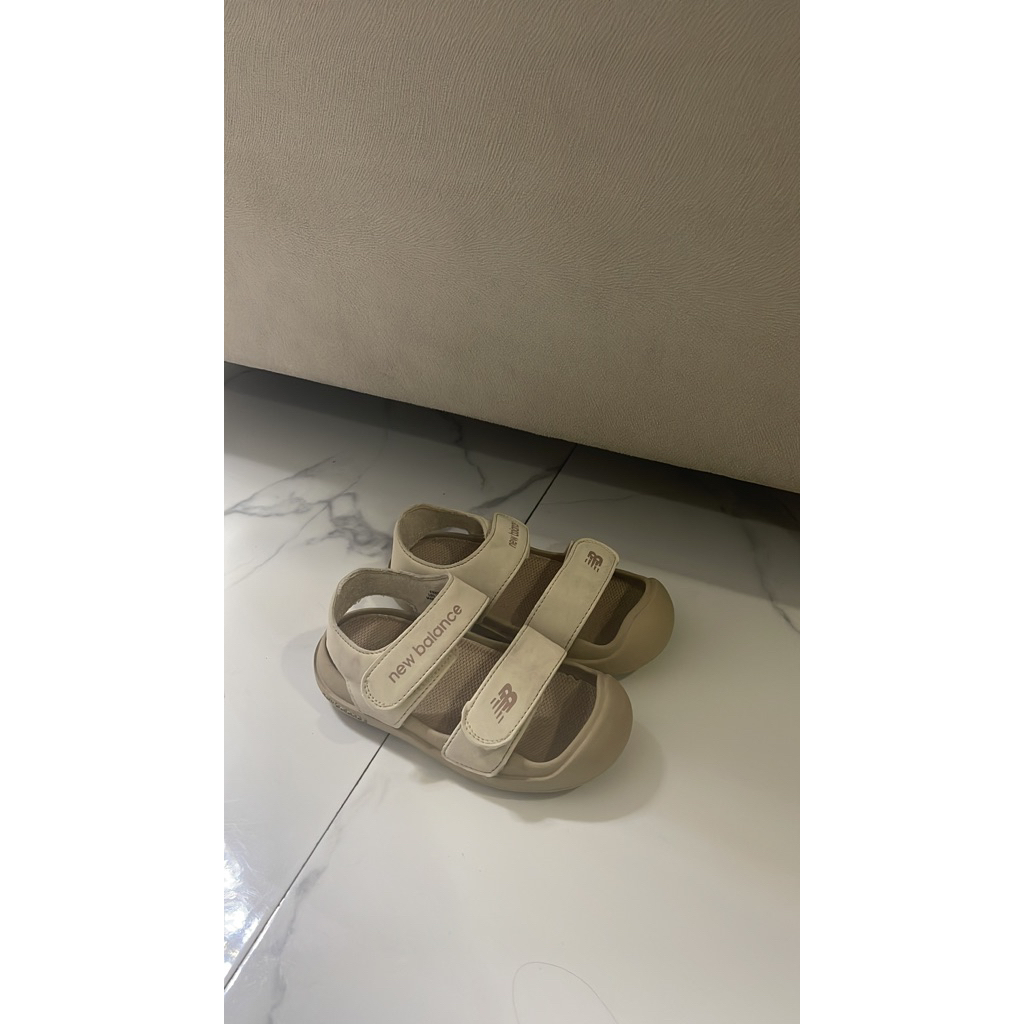 NB unisex sendal anak