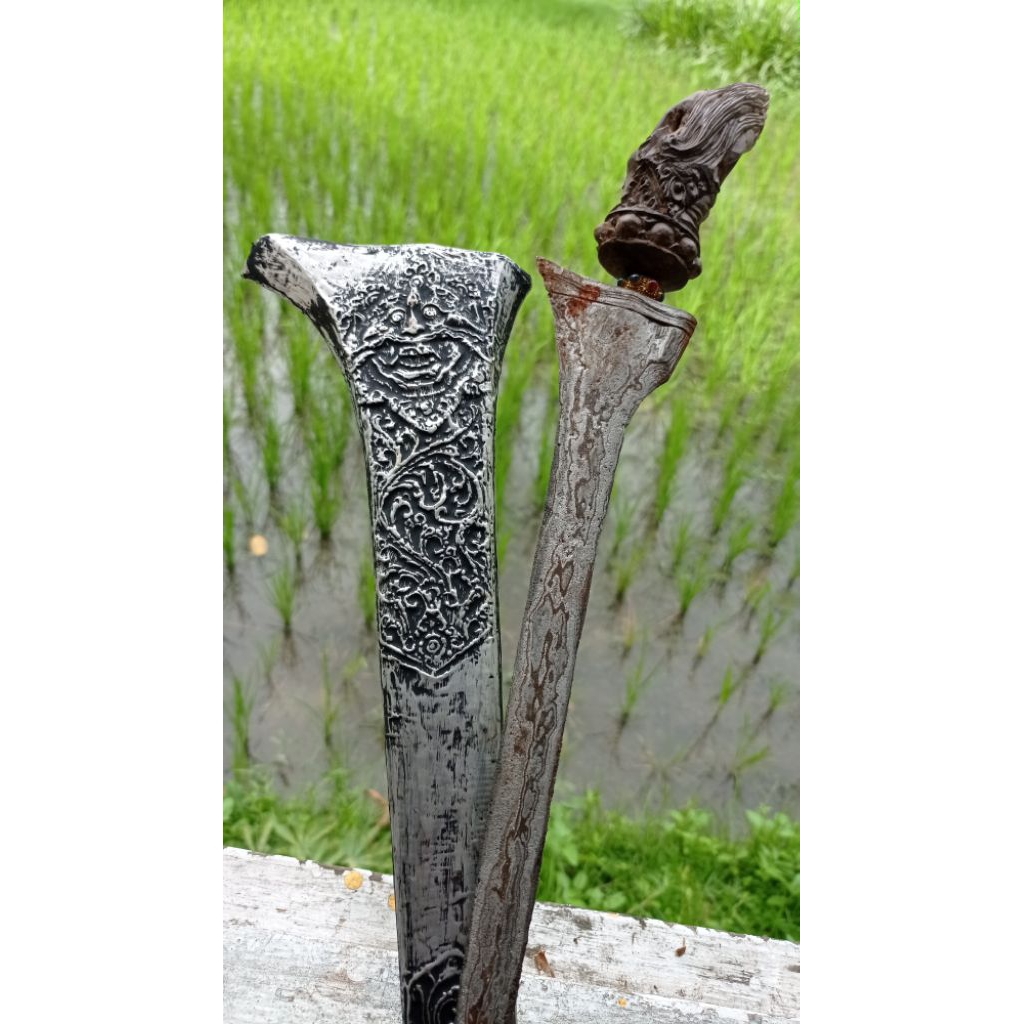keris sepuh tebal utuh panjang bilah 32cm