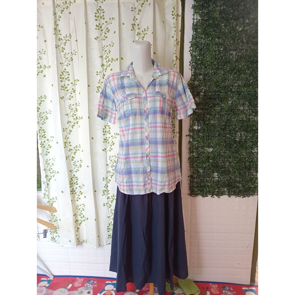 Setelan oneset kemeja kotak & rok navy wanita