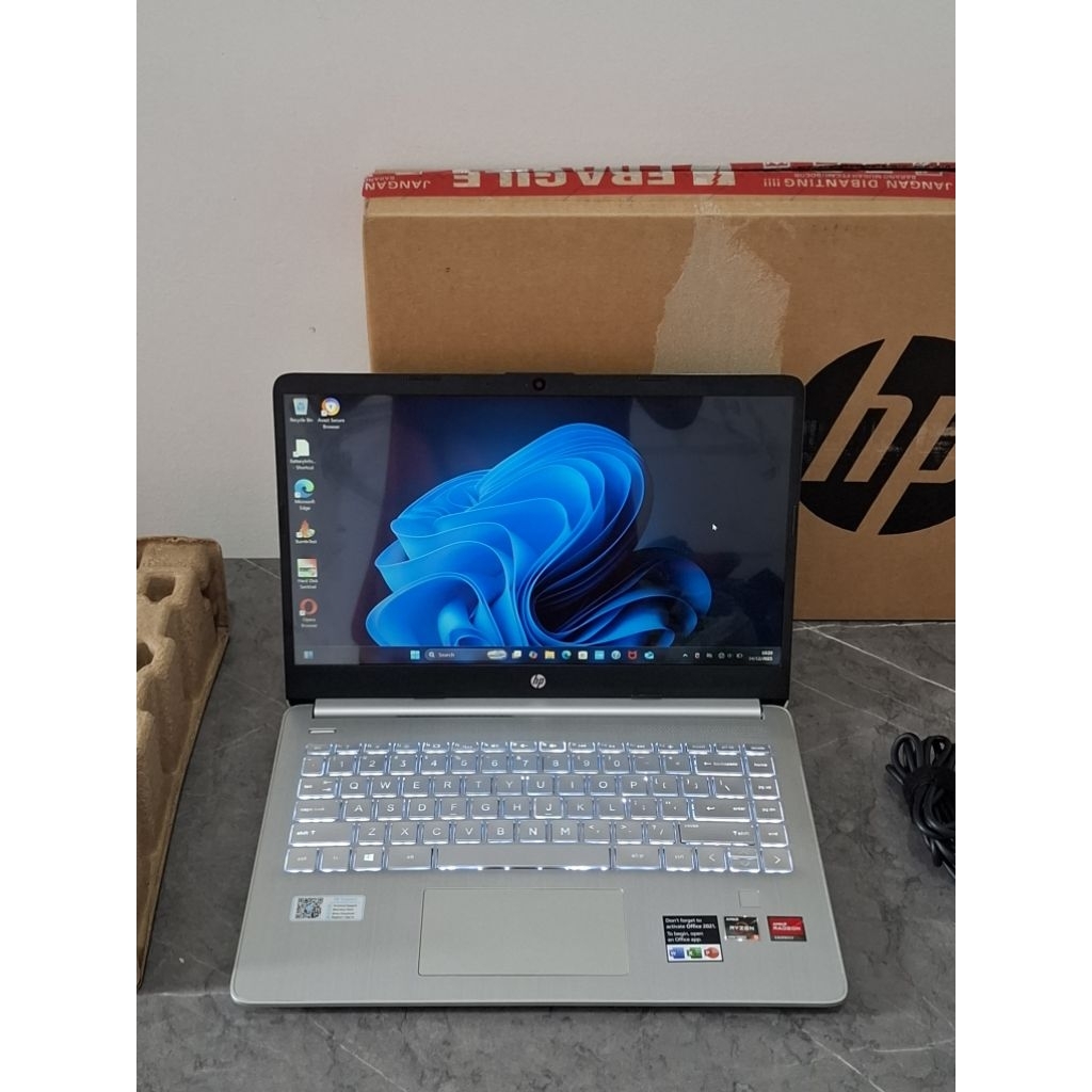 HP 14S Ryzen 5 5625U Ram 16GB SSD 512GB Fullset siap pakai