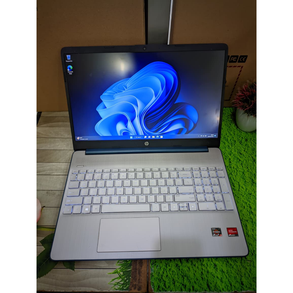 LAPTOP HP 15 EF2126WM AMD RYZEN 5 5300U RAM 8 GB SSD 512