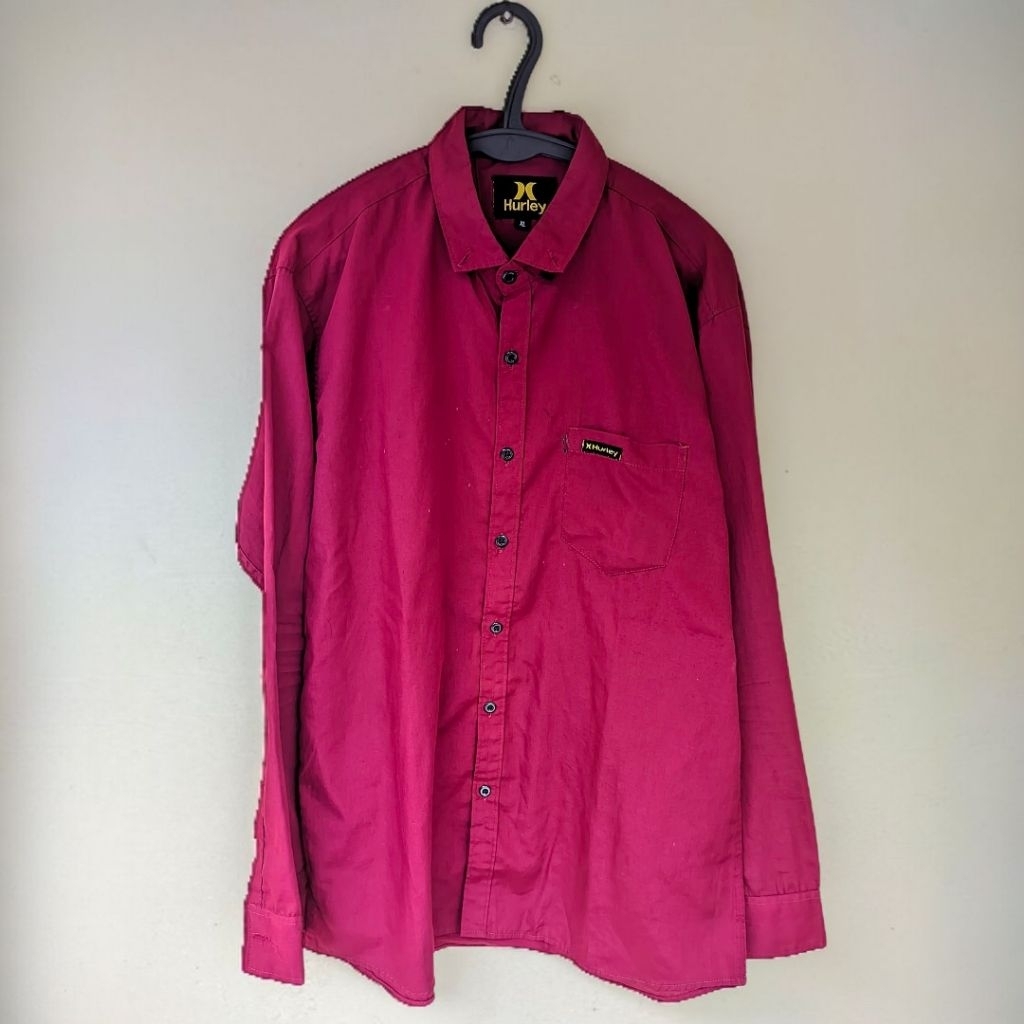 Kemeja Hurley XL – Merah Maroon | Casual Wear Pria | Bekas Mulus Minus Tipis