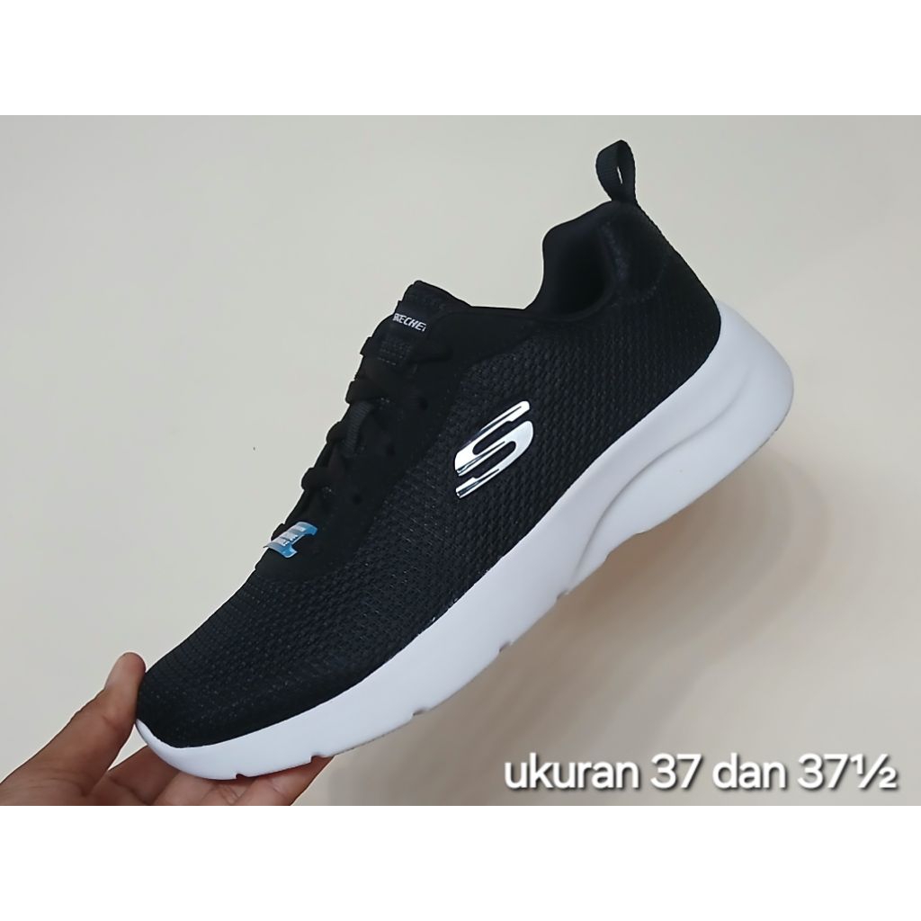 sepatu skechers hitam ukuran 37½