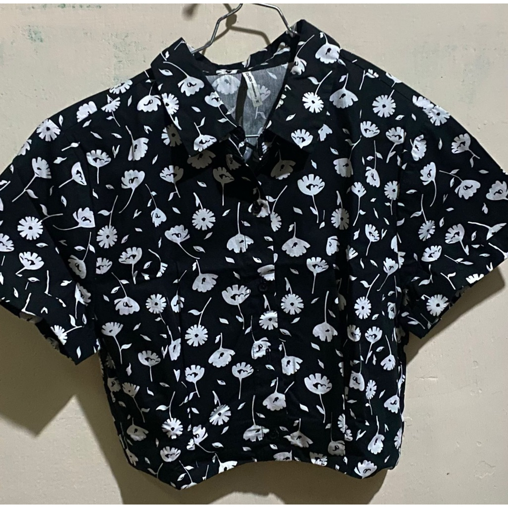 Kemeja Hitam Bunga Colorbox