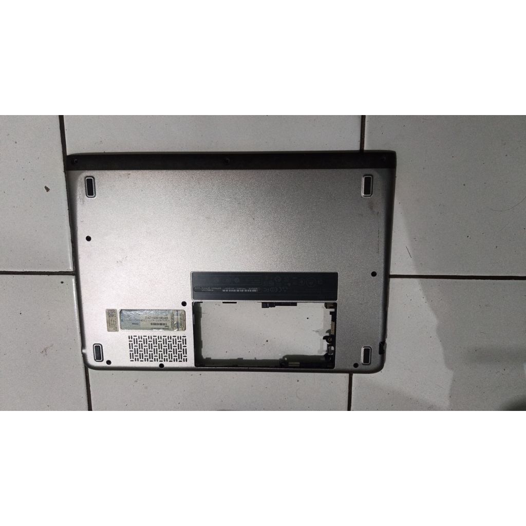 Dell Vostro 3360 Casing kesing Bawah bottom