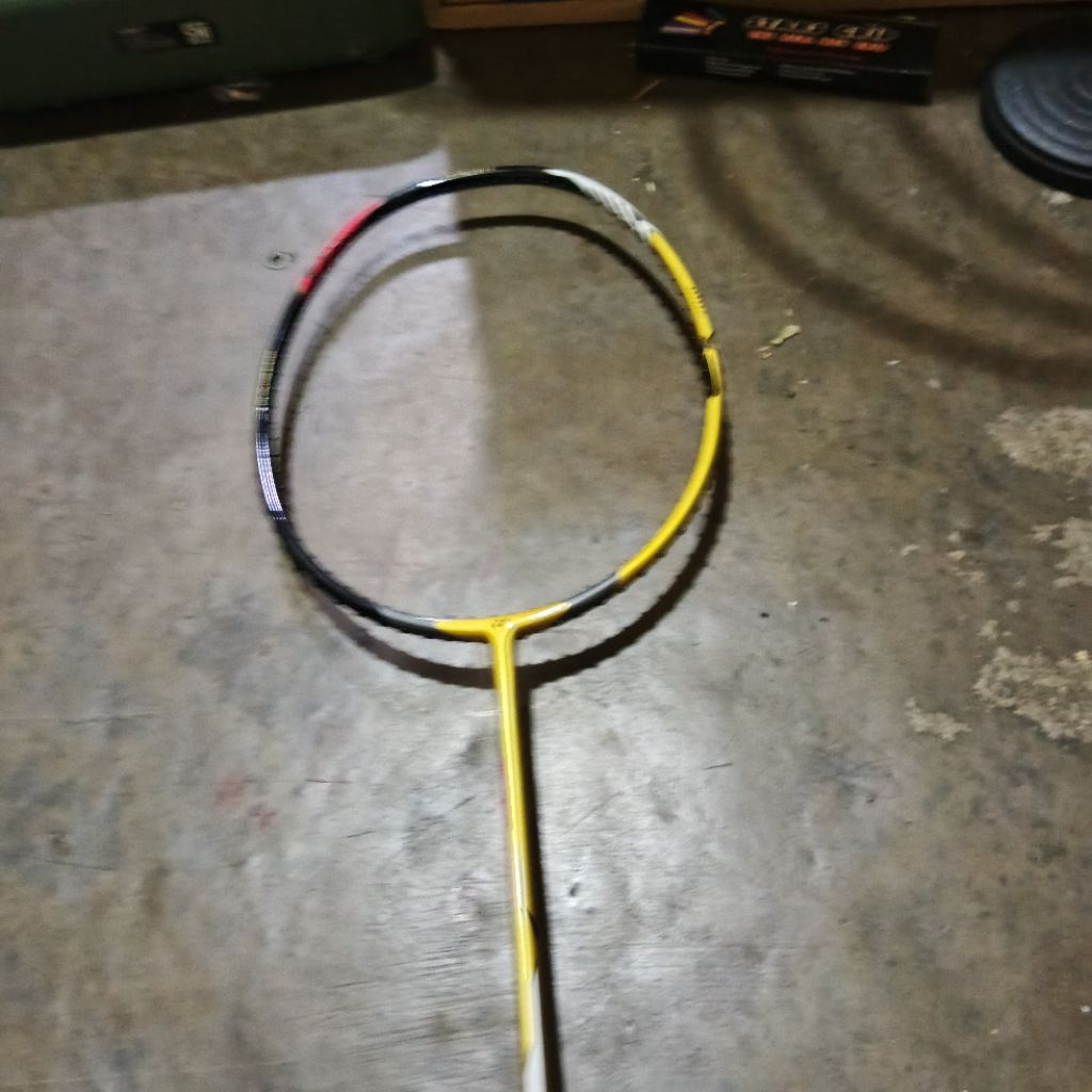 raket Yonex Voltric 100