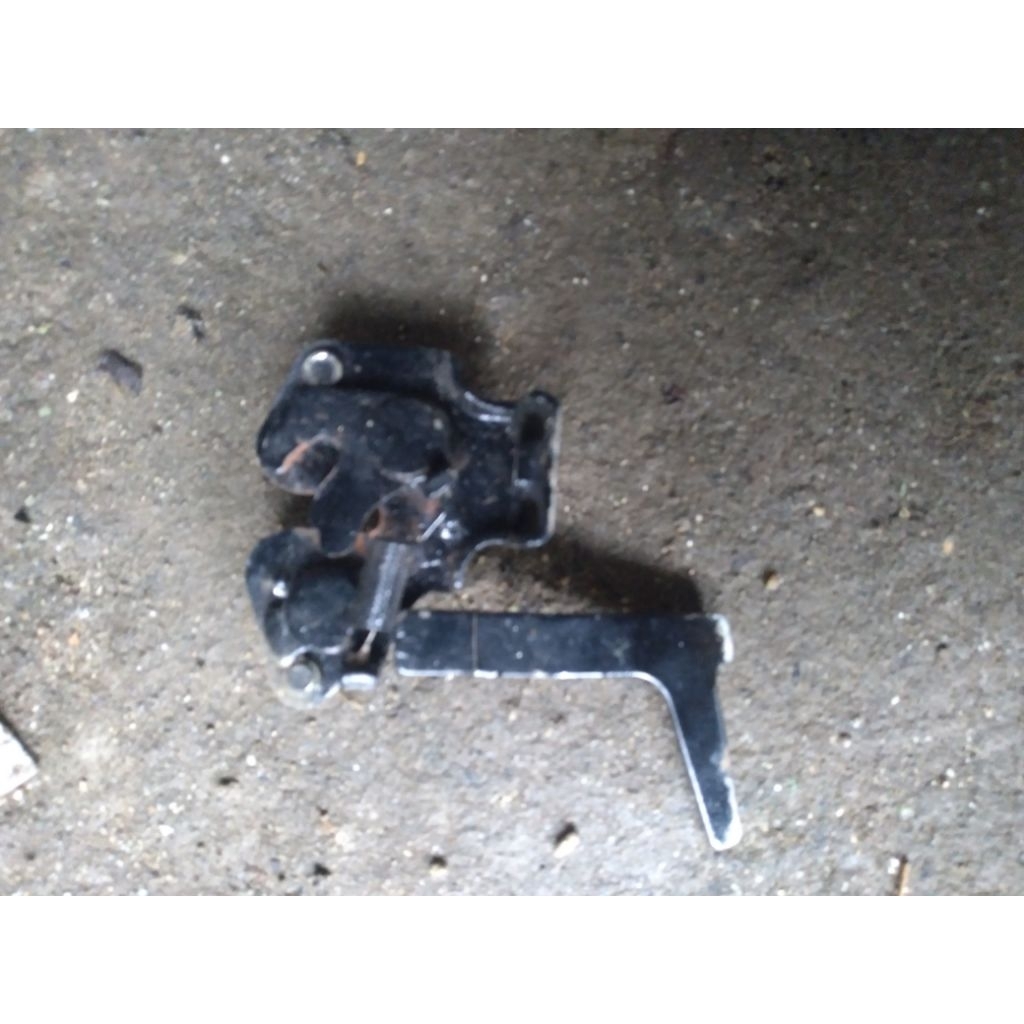 Lawan kunci jok belakang Revo fit ( Revo Karbulator ) ORIGINAL LEPSAN