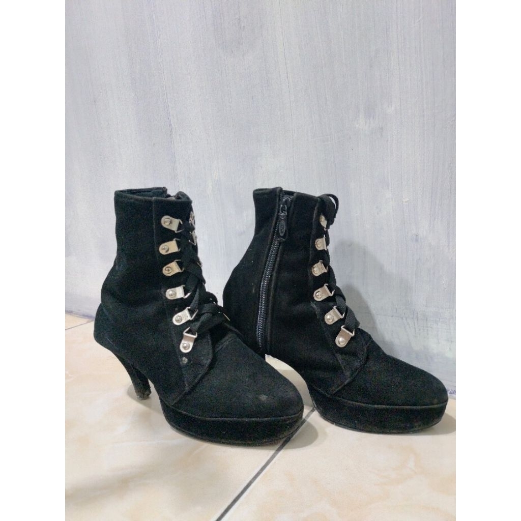 SEPATU BOOTS HEELS ANAK (Like new)