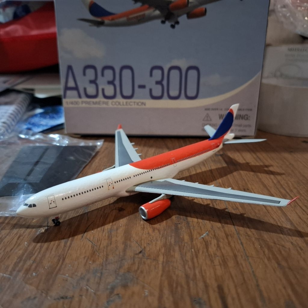 diecast pesawat Dragon Wings Airbus A330-300 Skyservice 1:400