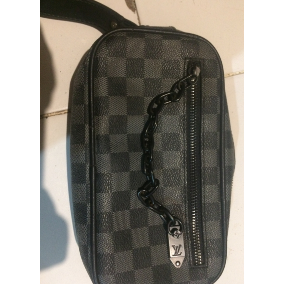 tas pria/pouch/cluch merk LV. no minus. no ser lengkap. mewah