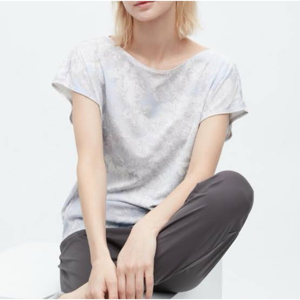 Uniqlo Meguru Yamaguchi Kaos Sports