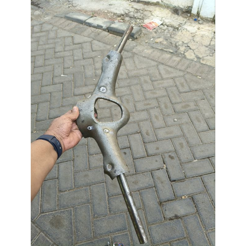 batok atas lampu honda C70 /stir atas C70 +spido babon (1set )(spido babon set soket +sensor )