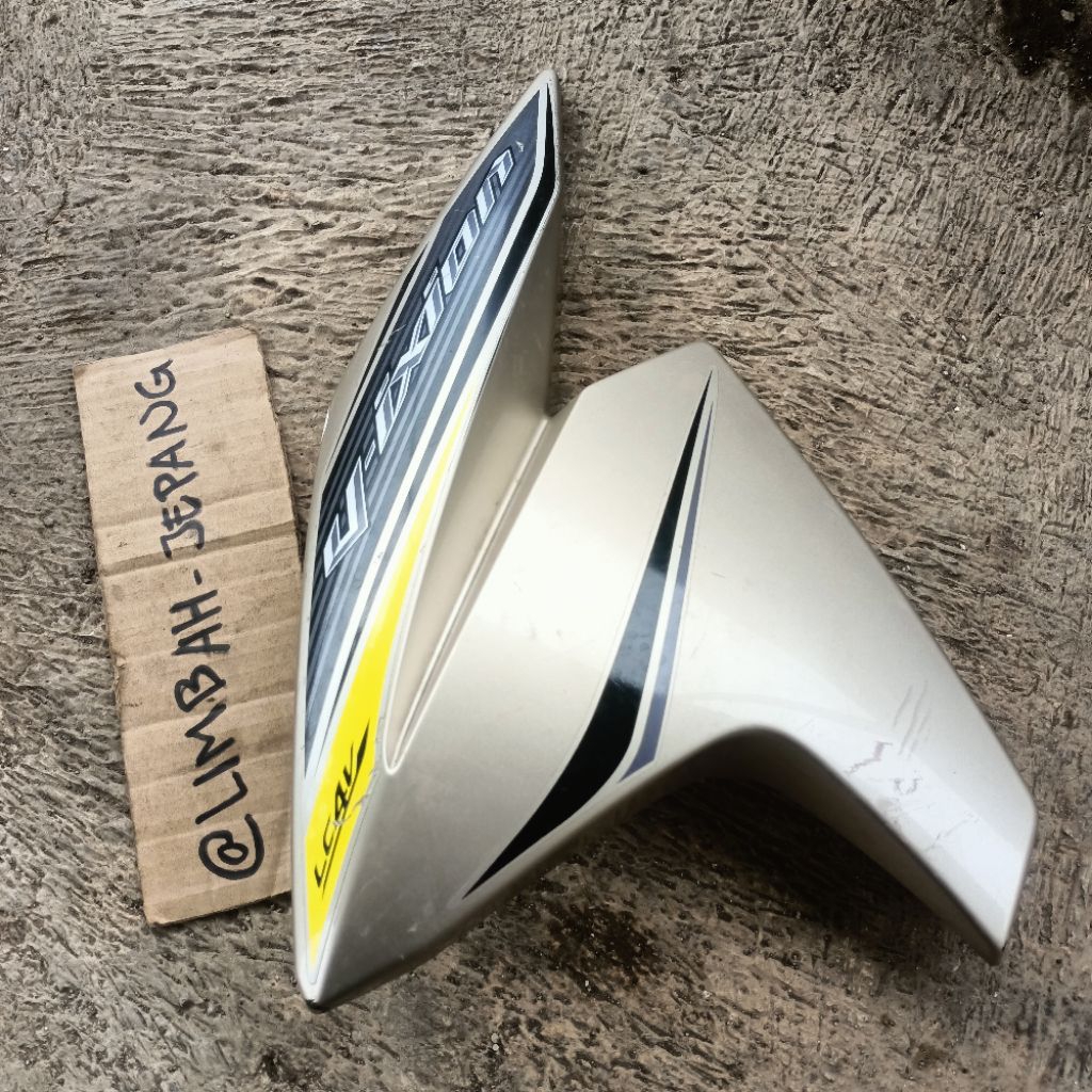 kupingan tangki kiri vixion new nvl cover body yamaha vixion new nvl original second copotan motor