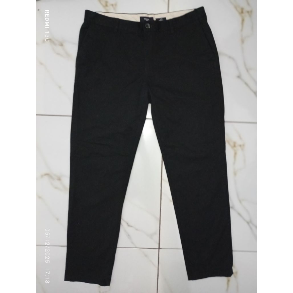 preloved celana panjang chino pria hitam polham like new