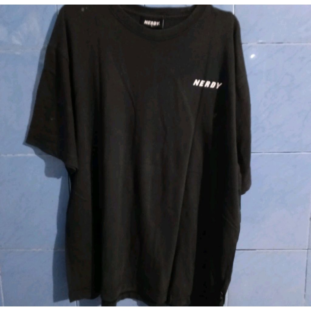kaos nerdy hitam original