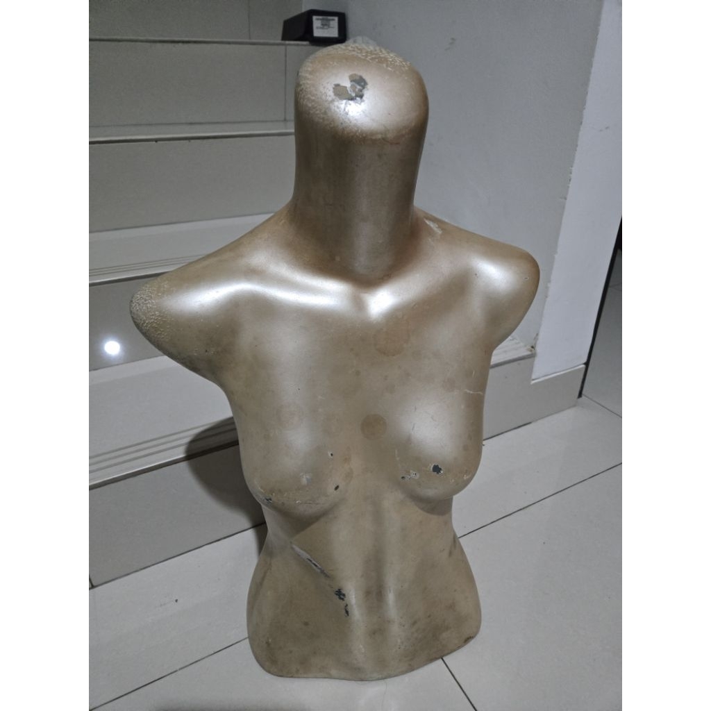 jual murah rugi Patung bahan tebal berat manekin setengah badan wanita dewasa bekas Siap pakai