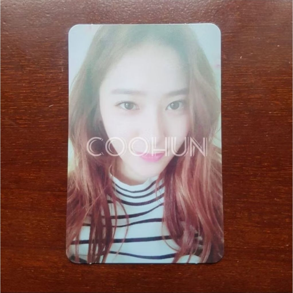f(x) 4 Walls Krystal Official Photocard