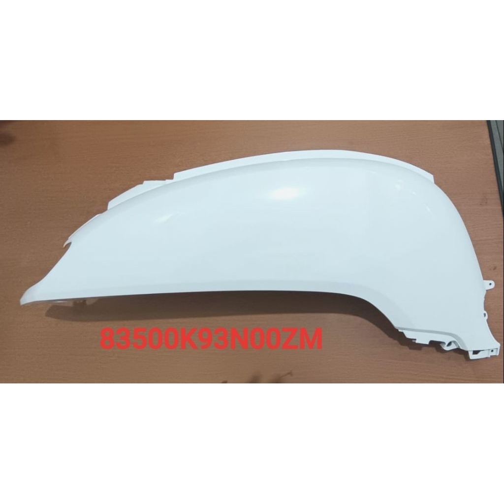 Cover Body Kanan Putih – Honda Scoopy eSP (2017–2020)Original Part 83500K93N00ZM
