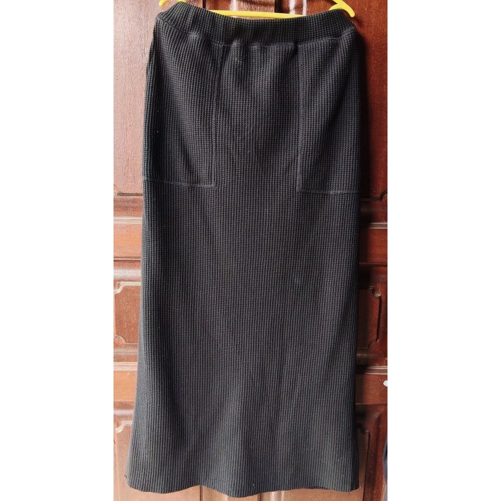 rok span rajut hitam